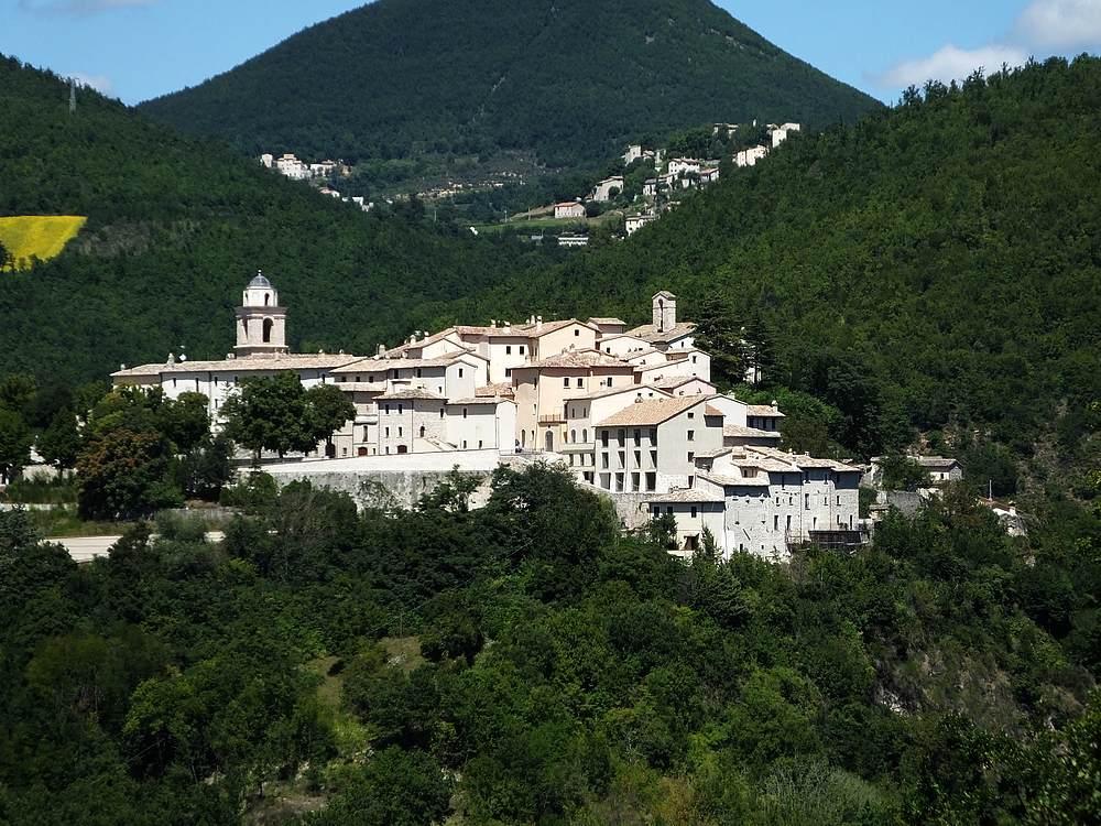Natura E Cultura A Sellano Borgo Medievale Umbro In Valnerina