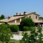 Agriturismo con Appartamenti con Camino, Piscina e Ristorante- Eco Village a Bevagna