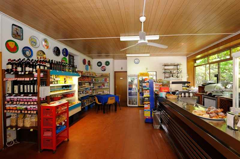 bar-market-camping-umbria-bar005