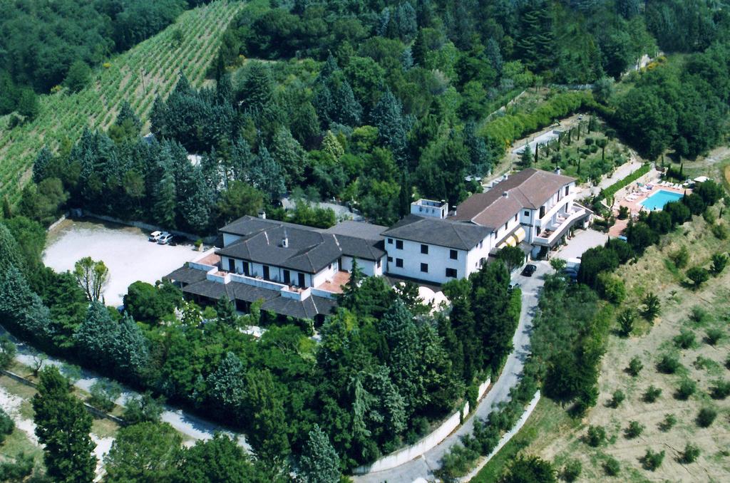 Hotel con piscina e ristorante in-Umbria