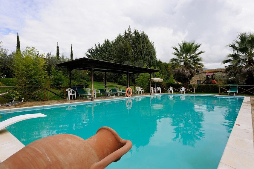 agriturismo con piscina e attività outdoor