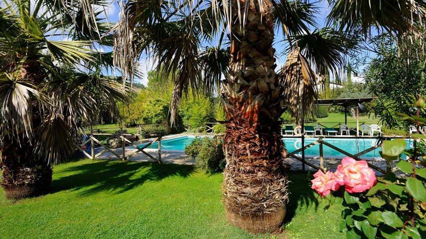 agriturismo con piscina e attività sportive