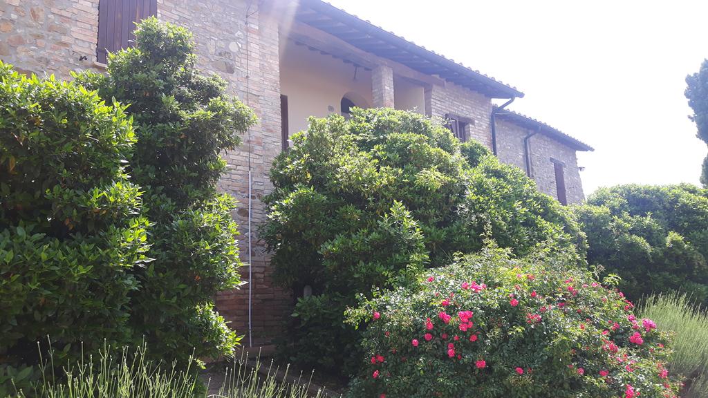 agriturismo con piscina e ristorante vicino perugia
