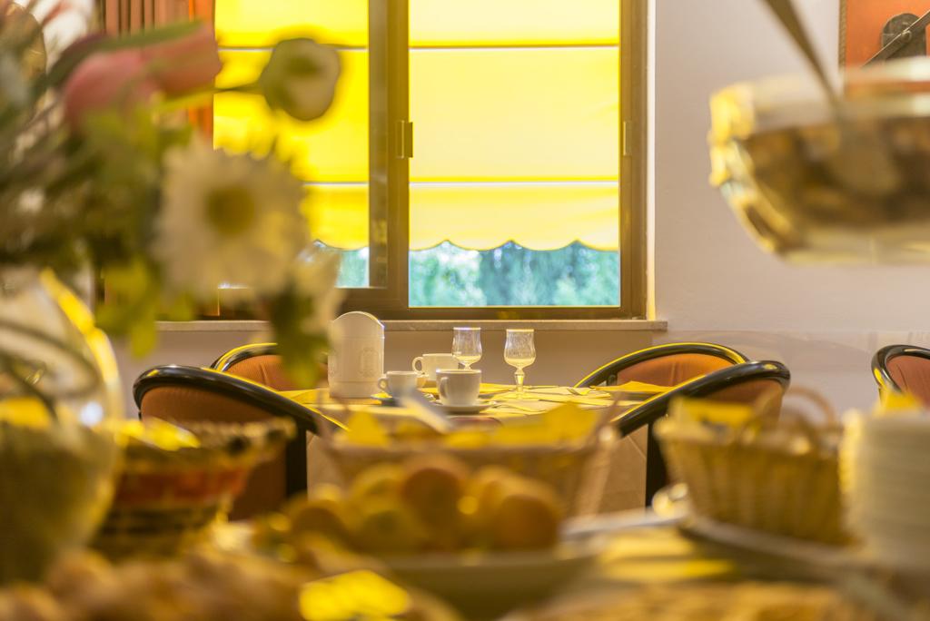 hotel con piscina e ristorante Magione