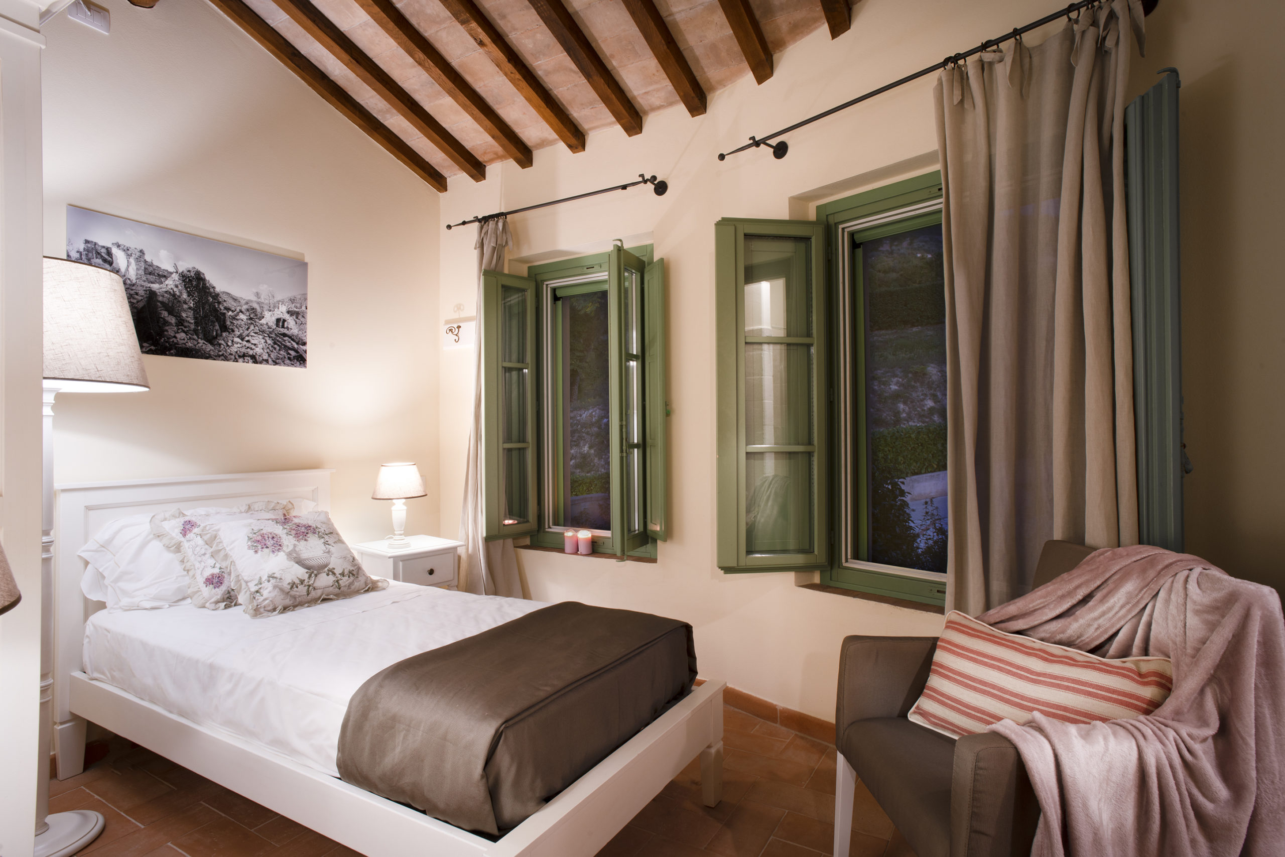 hotel diffuso con piscina e ristorante foligno